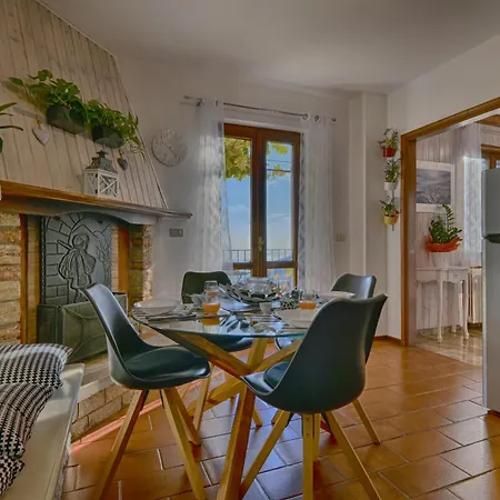 Ornella, La Terrazza - Theater Apartment